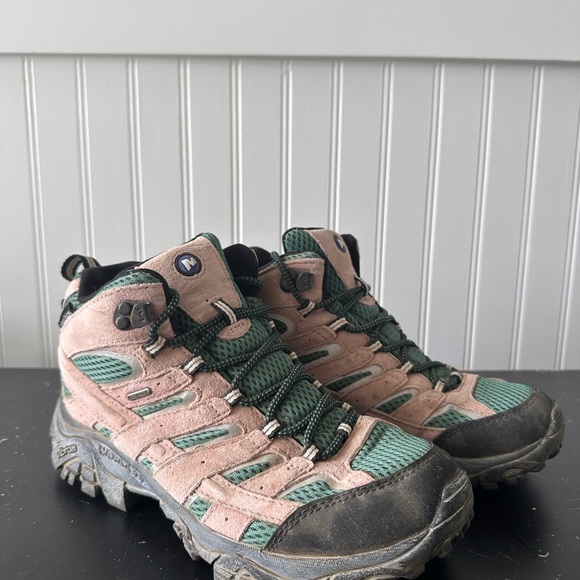 Merrell x Outdoor Voices Moab 2 Mid Hiking Boot - Womens - 8 - Picture 2 of 10